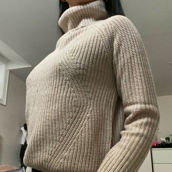 Beige knit turtleneck sweater - Picture 2 of 3